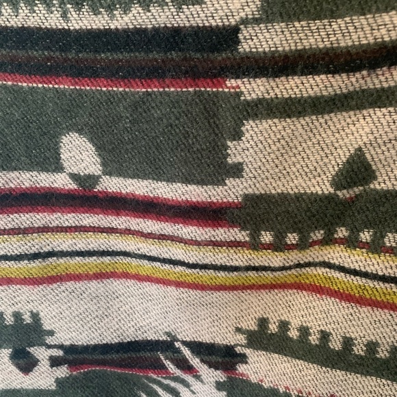 Women’s stylish scarf. B5 - Picture 2 of 4